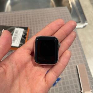 Apple Watch Series 5 40MM Stainless Steel & Ceramic Case ( GPS + Cellular)